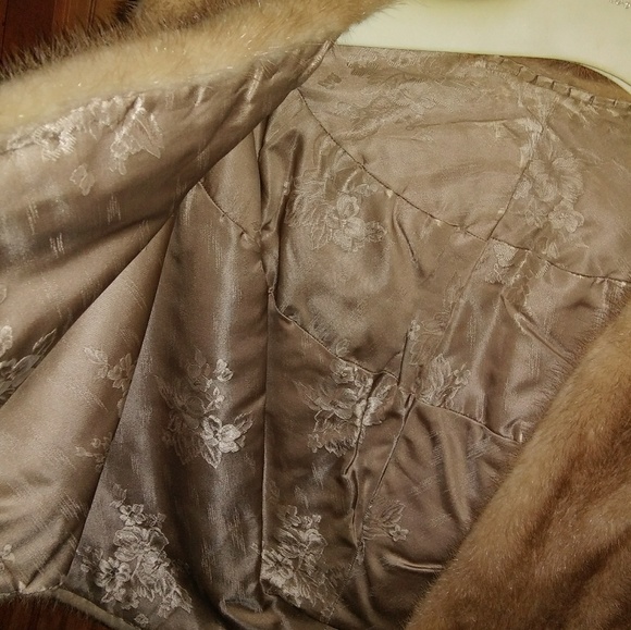 Hand Pieced Blonde Mink Cape/Stole - Picture 3 of 3